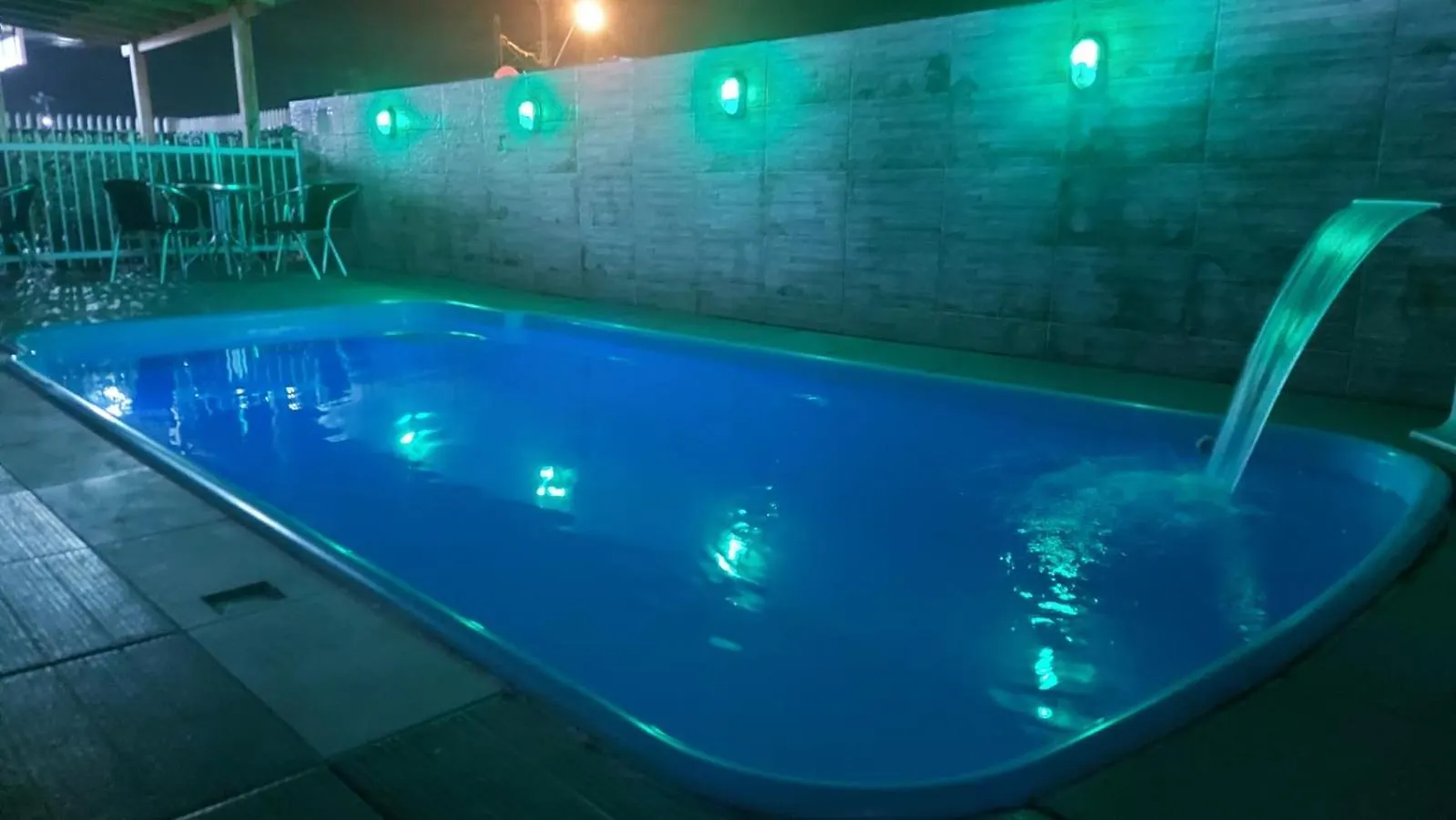 פנייה Pousada Ilha Do Itacolomi Com Piscina 2Km Do Beto Carrero