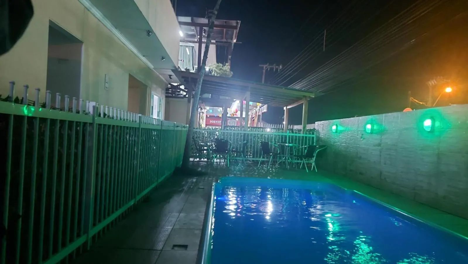 פנייה Pousada Ilha Do Itacolomi Com Piscina 2Km Do Beto Carrero ברזיל